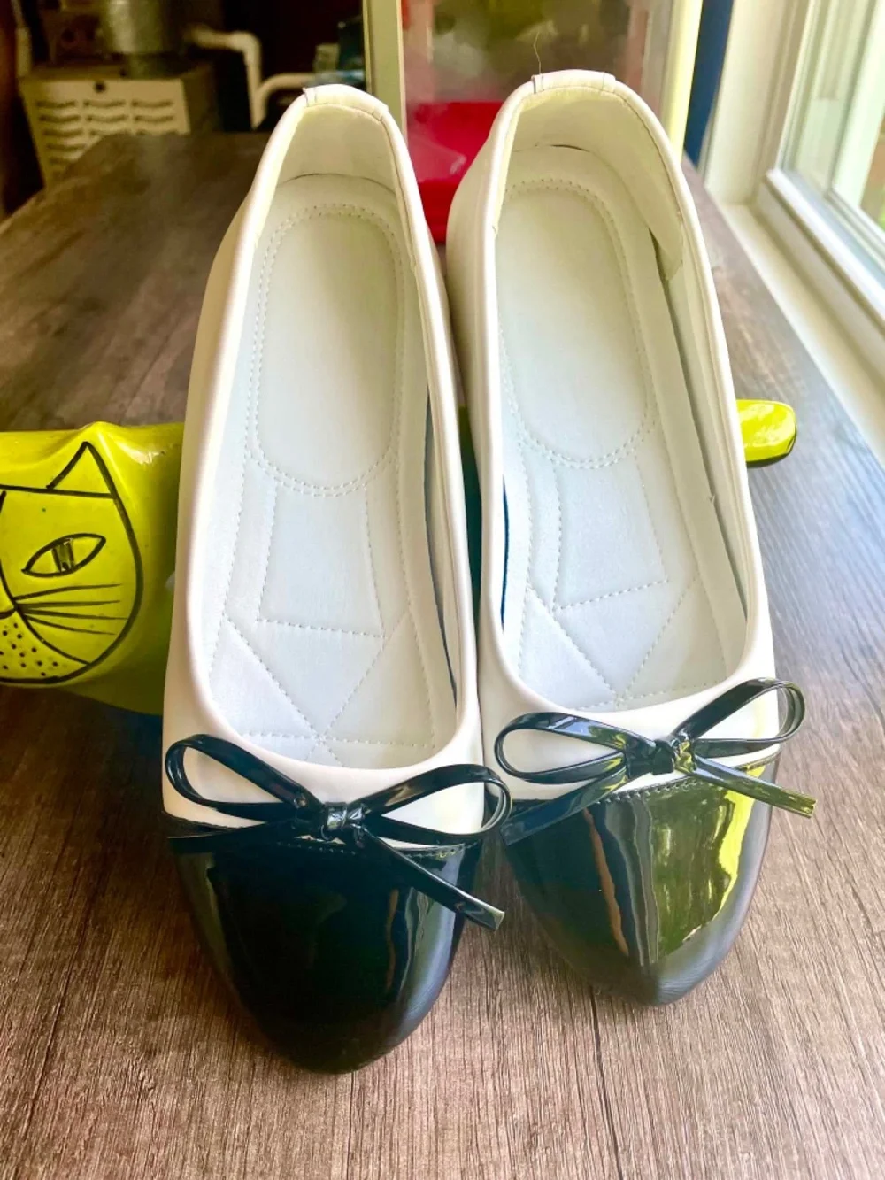 White and Black Cap-Toe Bow Ballet Flats – 7.5